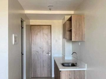RESORT STYLE CONDOMINIUM FOR SALE IN AGUS LAPULAPU CITY NEAR BEACHES