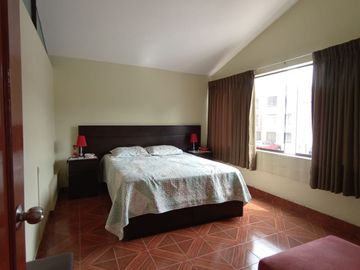 Se Alquila Casa De 3 Pisos En Zona Exclusiva De La Molina