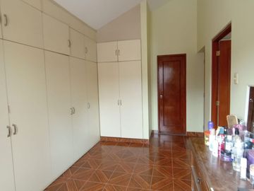 Se Alquila Casa De 3 Pisos En Zona Exclusiva De La Molina