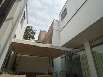 Se Alquila Casa De 3 Pisos En Zona Exclusiva De La Molina