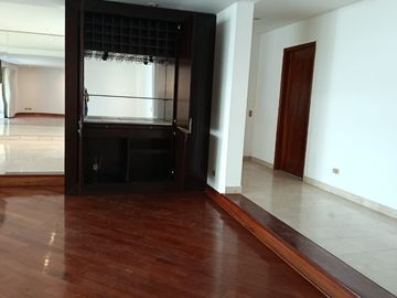 Luminoso y amplio departamento de 4 dormitorios venta, San Borja