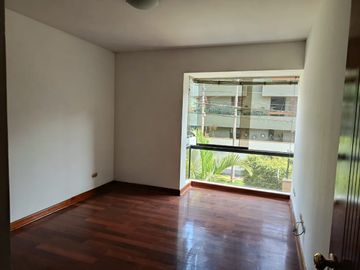 Luminoso y amplio departamento de 4 dormitorios venta, San Borja
