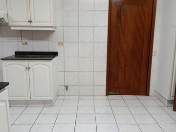 Luminoso y amplio departamento de 4 dormitorios venta, San Borja