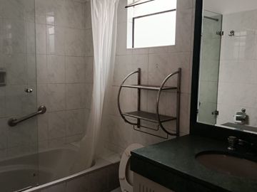 Luminoso y amplio departamento de 4 dormitorios venta, San Borja
