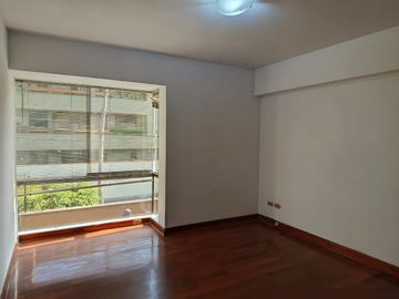 Luminoso y amplio departamento de 4 dormitorios venta, San Borja