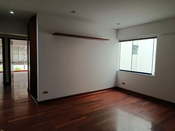 Luminoso y amplio departamento de 4 dormitorios venta, San Borja