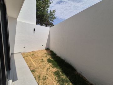 CASA EN PREVENTA CON 3 RECÁMARAS UBICADA SOBRE RECTA A CHOLULA.