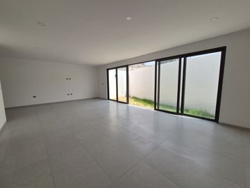 CASA EN PREVENTA CON 3 RECÁMARAS UBICADA SOBRE RECTA A CHOLULA.