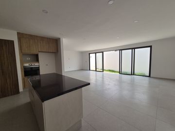 CASA EN PREVENTA CON 3 RECÁMARAS UBICADA SOBRE RECTA A CHOLULA.