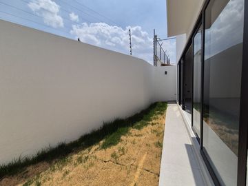 CASA EN PREVENTA CON 3 RECÁMARAS UBICADA SOBRE RECTA A CHOLULA.