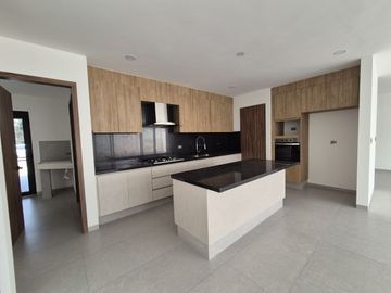 CASA EN PREVENTA CON 3 RECÁMARAS UBICADA SOBRE RECTA A CHOLULA.