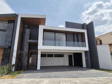 CASA EN PREVENTA CON 3 RECÁMARAS UBICADA SOBRE RECTA A CHOLULA.