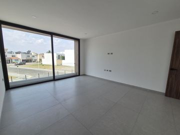 CASA EN PREVENTA CON 3 RECÁMARAS UBICADA SOBRE RECTA A CHOLULA.