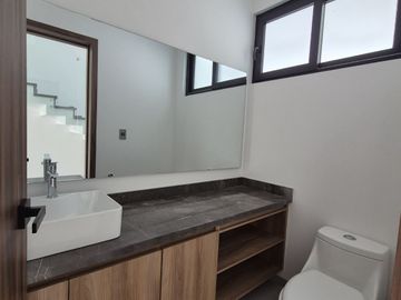 CASA EN PREVENTA CON 3 RECÁMARAS UBICADA SOBRE RECTA A CHOLULA.