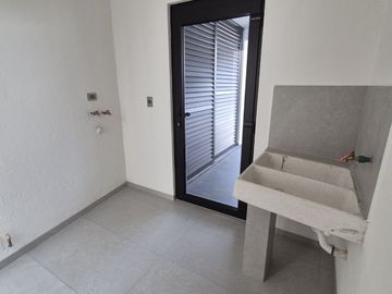 CASA EN PREVENTA CON 3 RECÁMARAS UBICADA SOBRE RECTA A CHOLULA.