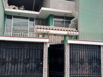 Casa 3 pisos Tungasuca carabayllo