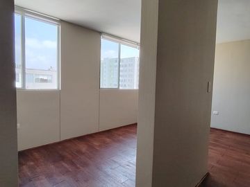 OCASIÓN DEPARTAMENTO EN ALQUILER CON VISTA A LAS ÁREAS COMUNES DEL CONDOMINIO - PRECIO INCLUYE MANTENIMIENTO EN LAURELES 3 COMAS