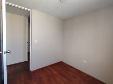 OCASIÓN DEPARTAMENTO EN ALQUILER CON VISTA A LAS ÁREAS COMUNES DEL CONDOMINIO - PRECIO INCLUYE MANTENIMIENTO EN LAURELES 3 COMAS