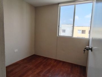 OCASIÓN DEPARTAMENTO EN ALQUILER CON VISTA A LAS ÁREAS COMUNES DEL CONDOMINIO - PRECIO INCLUYE MANTENIMIENTO EN LAURELES 3 COMAS