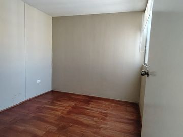 OCASIÓN DEPARTAMENTO EN ALQUILER CON VISTA A LAS ÁREAS COMUNES DEL CONDOMINIO - PRECIO INCLUYE MANTENIMIENTO EN LAURELES 3 COMAS