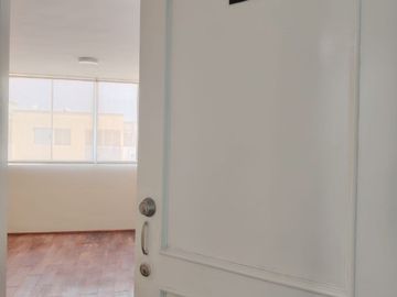 OCASIÓN DEPARTAMENTO EN ALQUILER CON VISTA A LAS ÁREAS COMUNES DEL CONDOMINIO - PRECIO INCLUYE MANTENIMIENTO EN LAURELES 3 COMAS