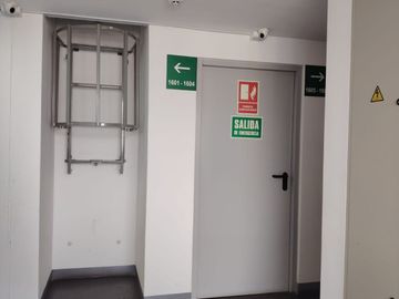 OCASIÓN DEPARTAMENTO EN ALQUILER CON VISTA A LAS ÁREAS COMUNES DEL CONDOMINIO - PRECIO INCLUYE MANTENIMIENTO EN LAURELES 3 COMAS