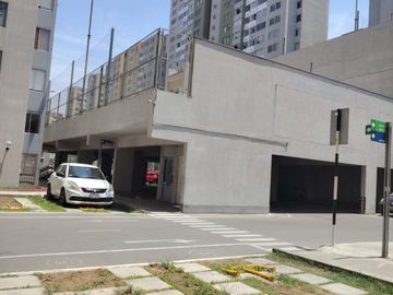 OCASIÓN DEPARTAMENTO EN ALQUILER CON VISTA A LAS ÁREAS COMUNES DEL CONDOMINIO - PRECIO INCLUYE MANTENIMIENTO EN LAURELES 3 COMAS
