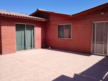OPORTUNIDAD-CÓMODA CASA VILLA LOS ÁLAMOS