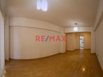 📍🏡 ¡Ubicación Perfecta! Hermoso Departamento En Venta En Surco Residencial