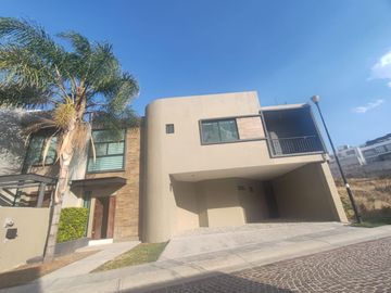HERMOSA RESIDENCIA EN VENTA 🏡 en Condominio tipo Americano