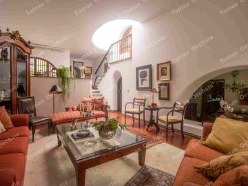 CASA EN LA AURORA FRENTE A PARQUE