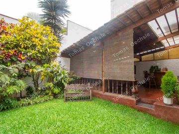 CASA EN LA AURORA FRENTE A PARQUE