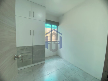 Casa Rentera con dos Departamentos en venta - Urb. La Delicia, La Aurora, Ecuador