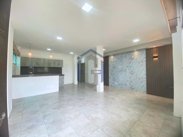Casa Rentera con dos Departamentos en venta - Urb. La Delicia, La Aurora, Ecuador