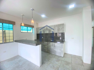 Casa Rentera con dos Departamentos en venta - Urb. La Delicia, La Aurora, Ecuador