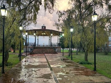 VENTA DE JARDIN DE FIESTAS, HERMOSO JARDIN DE FIESTAS CON ESPECTACULAR KIOSCO AL CENTRO, EN LA EXCLUSIVA ZONA CAMPESTRE DE CACALOMACAN