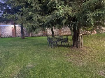 VENTA DE JARDIN DE FIESTAS, HERMOSO JARDIN DE FIESTAS CON ESPECTACULAR KIOSCO AL CENTRO, EN LA EXCLUSIVA ZONA CAMPESTRE DE CACALOMACAN