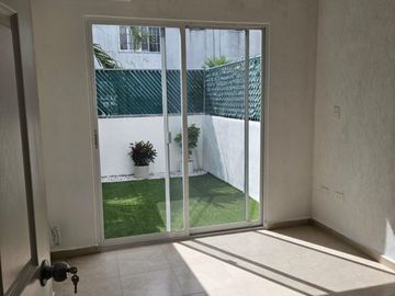 Casa en venta en Cancún poligono sur con asadores y alberca !Aptas para Infonavit.