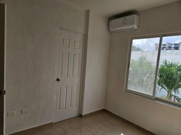 Casa en venta en Cancún poligono sur con asadores y alberca !Aptas para Infonavit.