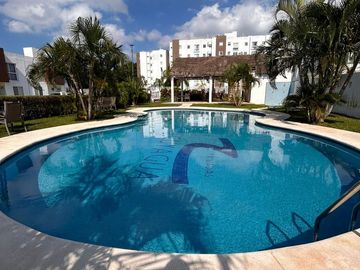 Casa en venta en Cancún poligono sur con asadores y alberca !Aptas para Infonavit.