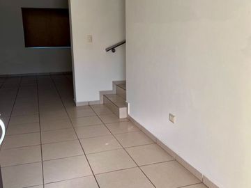 Se vende casa en privada Caucaso en Valle Alto