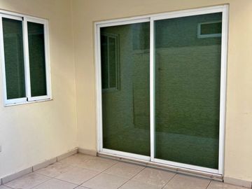 Se vende casa en privada Caucaso en Valle Alto