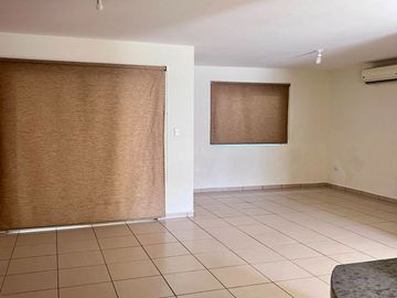 Se vende casa en privada Caucaso en Valle Alto