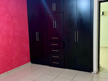 Se vende casa en privada Caucaso en Valle Alto