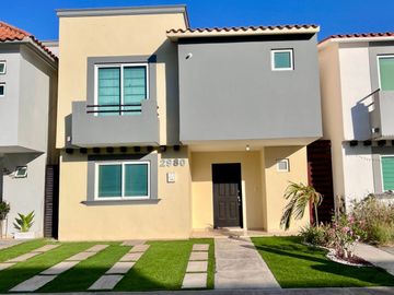Se vende casa en privada Caucaso en Valle Alto