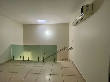 Se vende casa en privada Caucaso en Valle Alto