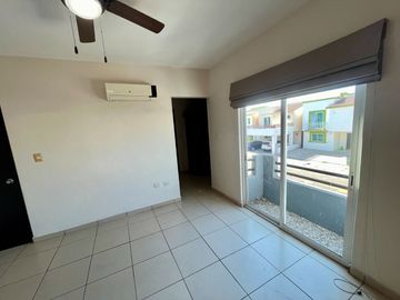 Se vende casa en privada Caucaso en Valle Alto