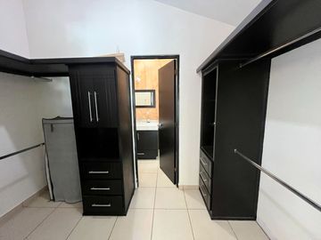 Se vende casa en privada Caucaso en Valle Alto
