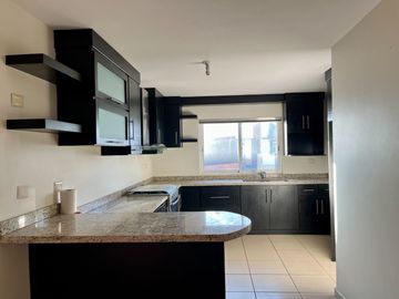 Se vende casa en privada Caucaso en Valle Alto