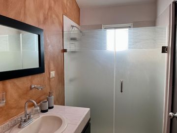 Se vende casa en privada Caucaso en Valle Alto